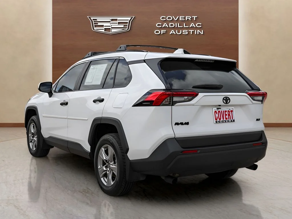 Used 2025 White Toyota XLE image 3
