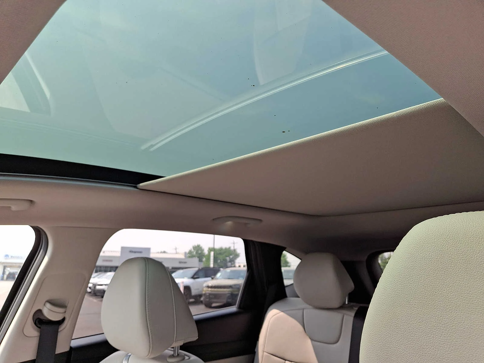 Used 2025 Rockwood Green Hyundai Limited image 14