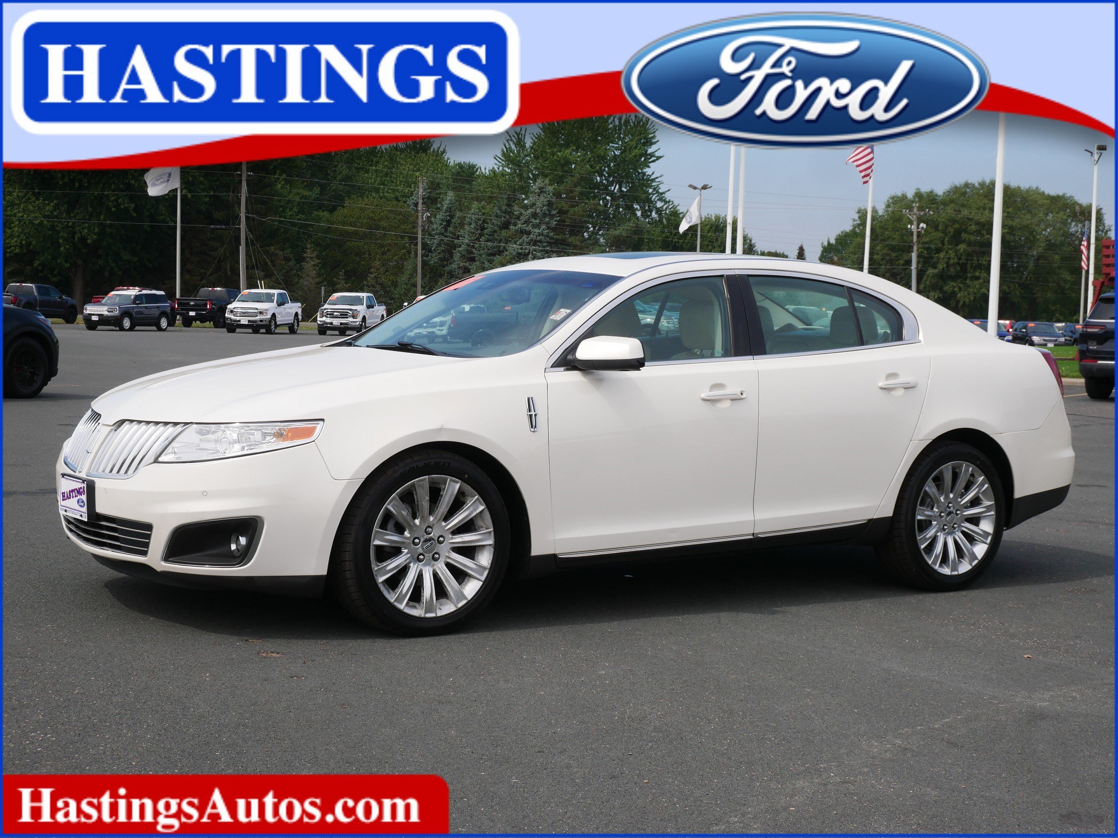 Used 2009 White Lincoln  image 1