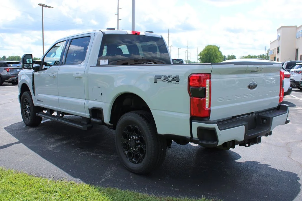 New 2026 Avalanche Ford F-350® XLT image 9