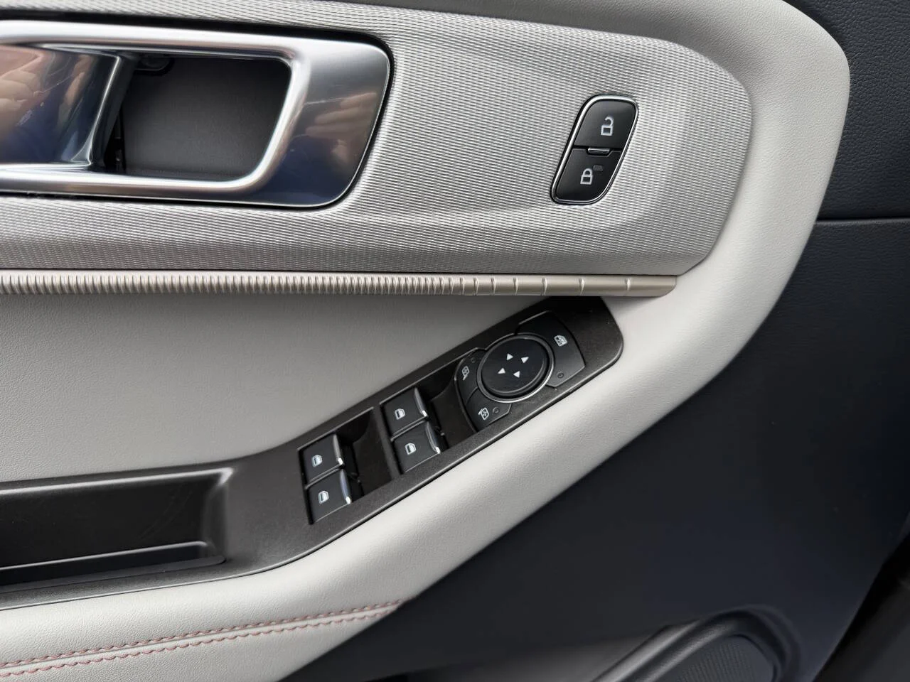 New 2026 Vapor Blue Metallic Ford Active image 4