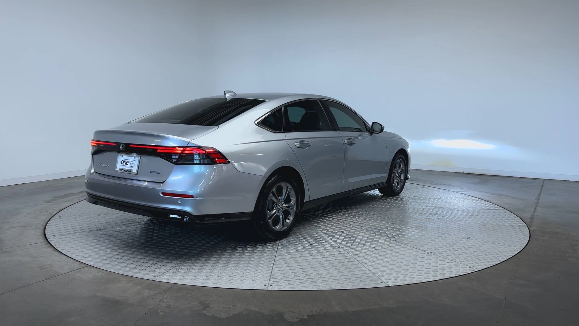 Used 2024 Solar Silver Metallic Honda EX-L image 8