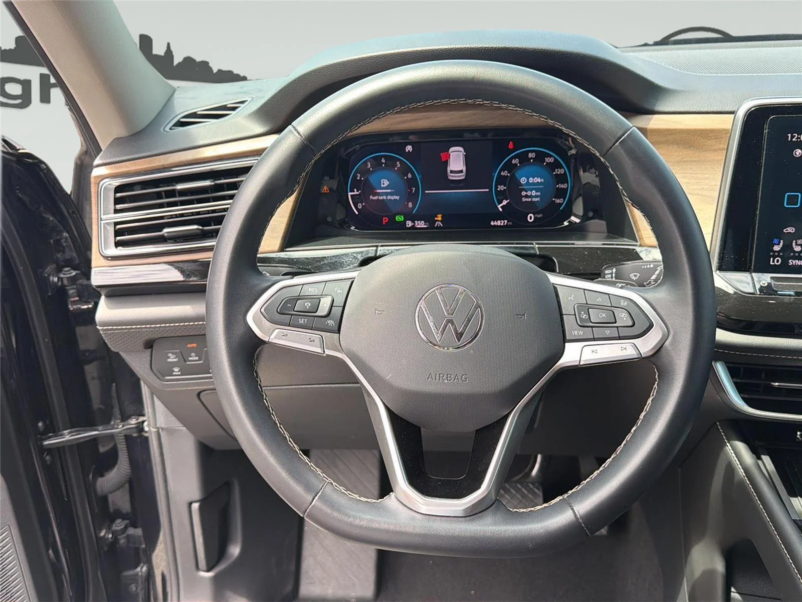 2025 Volkswagen Atlas SE w/Tech - Photo 13