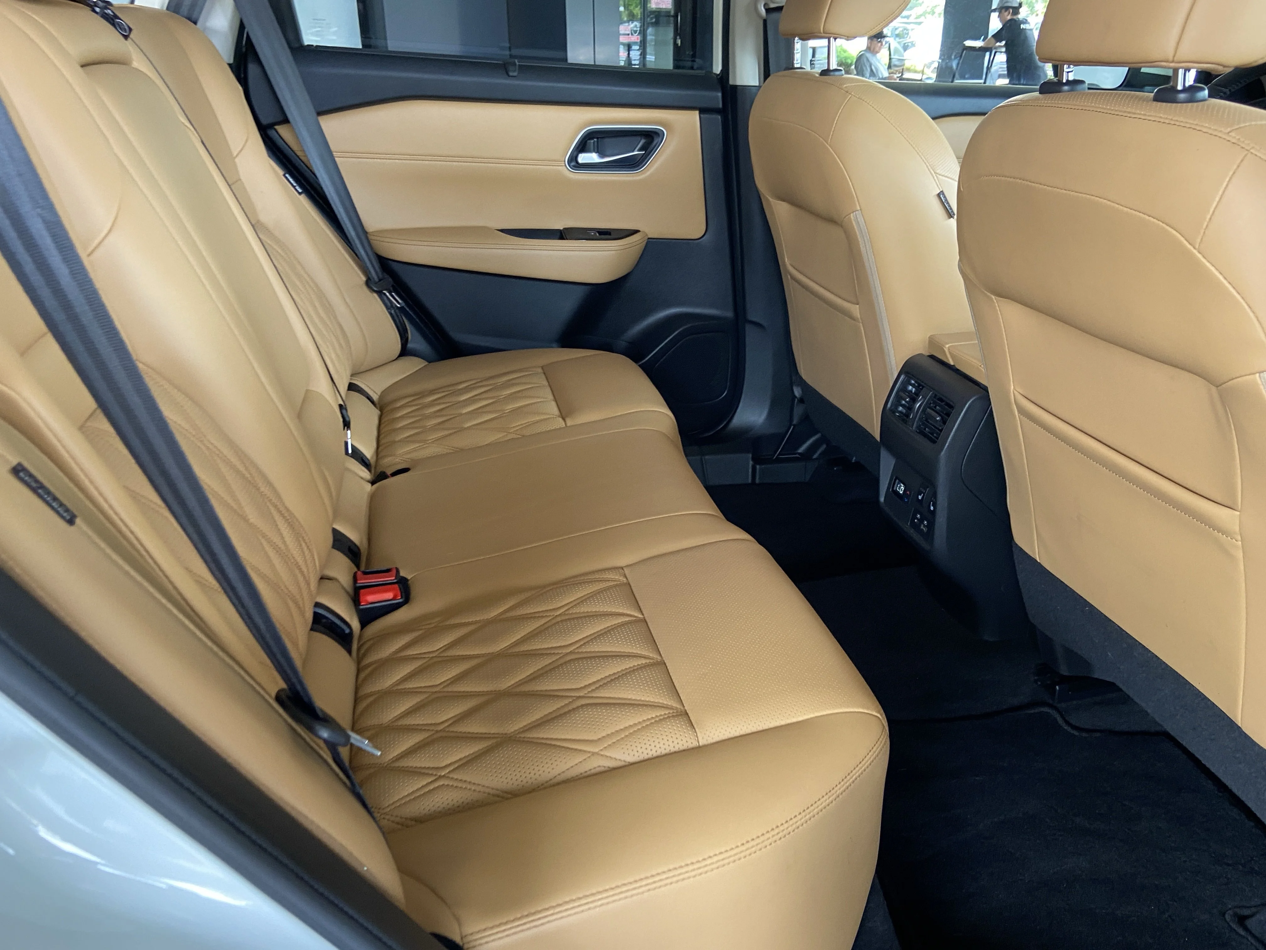 Used 2022 Pearl White Tricoat Nissan  image 26