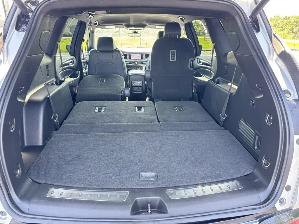 Used 2022 Includes Pitch Dark Night lower exterior accent color.) Buick Premium image 18