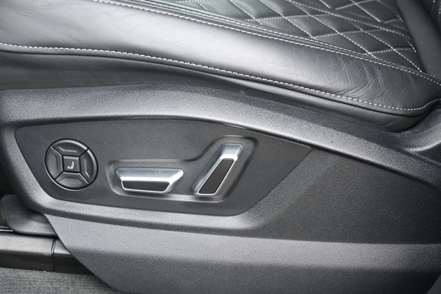 Used 2024  Audi 4.0T Prestige image 18