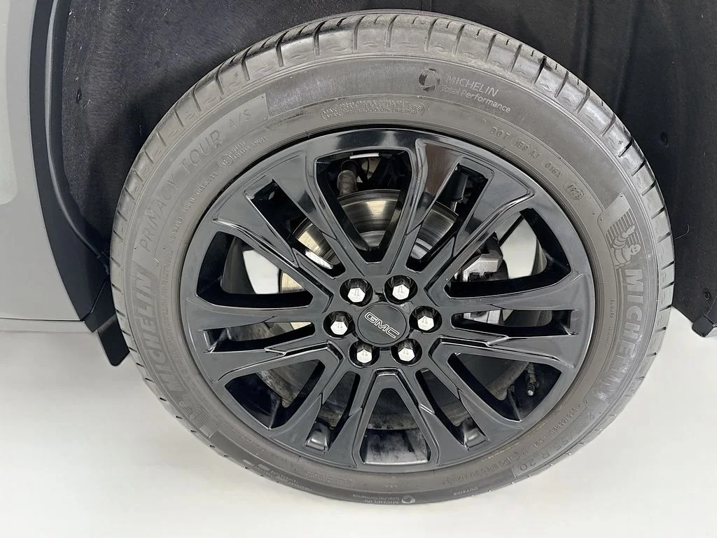 Used 2023 White GMC SLE image 30