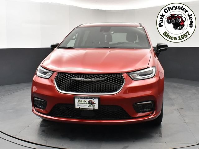 New 2026 Red Hot Pearl-Coat Exterior Paint Chrysler Select image 5