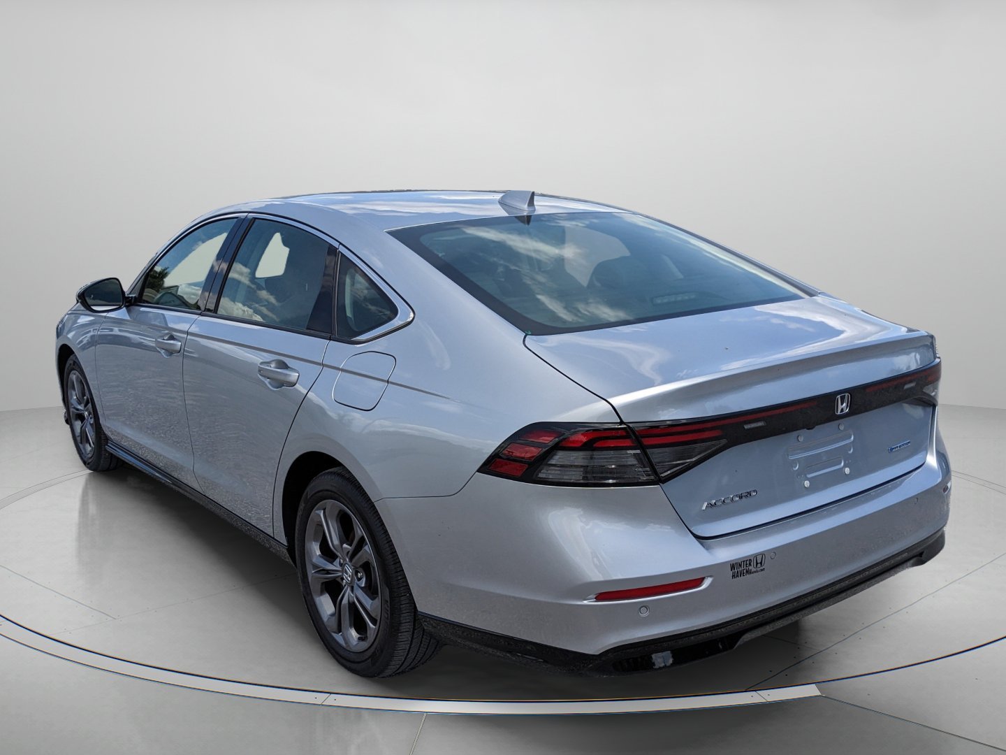 Used 2025 Solar Silver Metallic Honda EX-L image 4