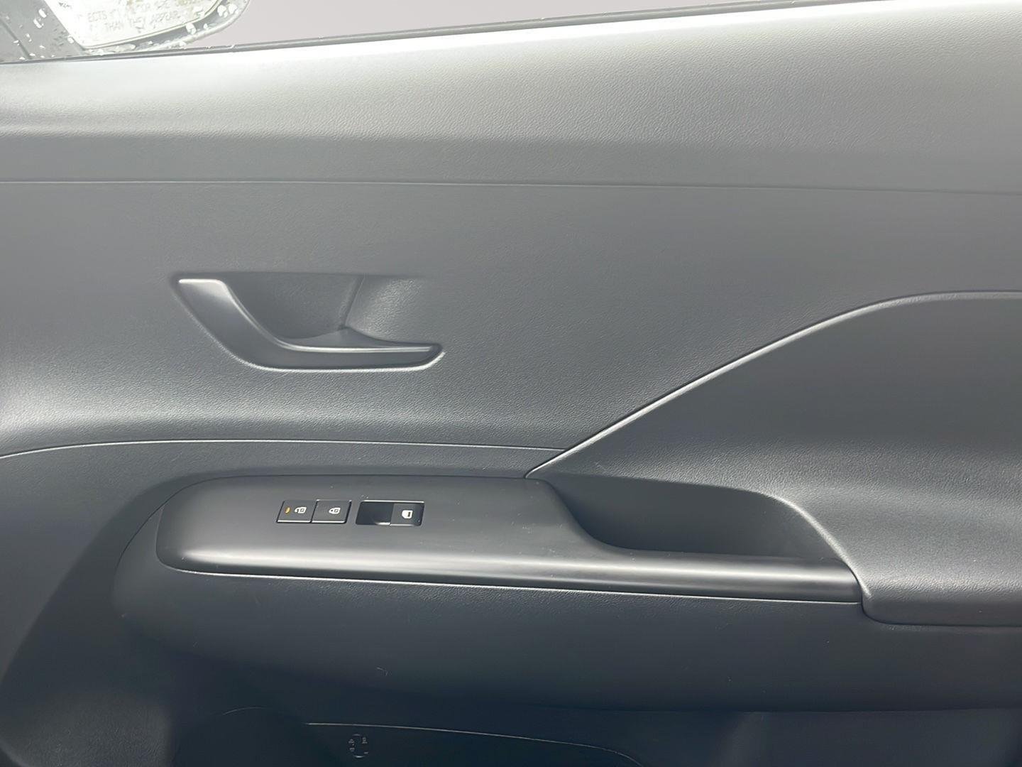 2025 Hyundai Kona SEL - Photo 33