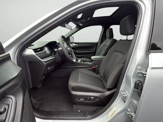 New 2026 Silver Zynith Exterior Paint Jeep Laredo image 30