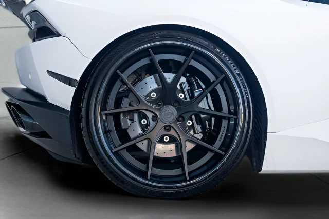 Used 2016  Lamborghini  image 22