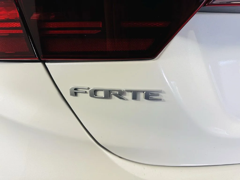 Used 2023 White Kia GT-Line image 25