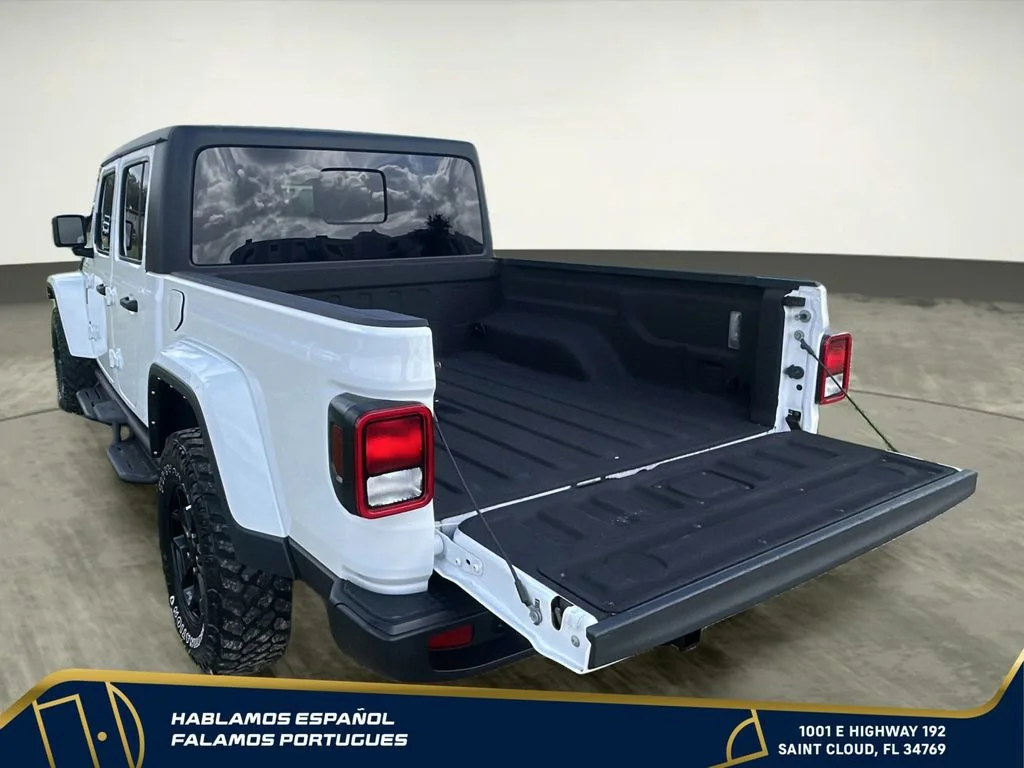 Used 2022  Jeep Willys image 12