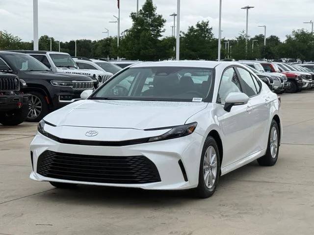 2025 Toyota Camry LE - Photo 8
