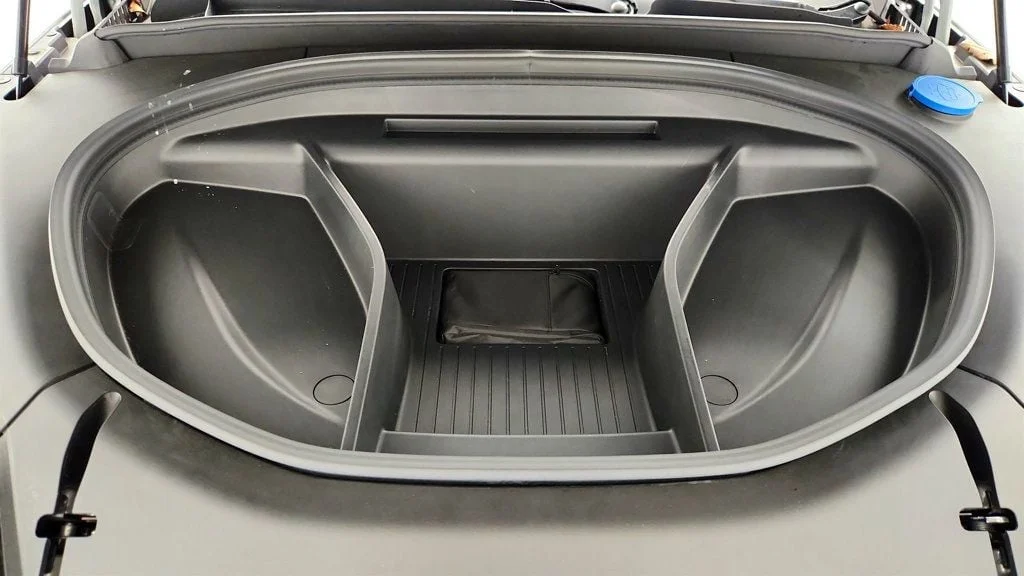 Used 2025 Vapour Grey Metallic Volvo Twin Motor Ultra 7-Seater image 26