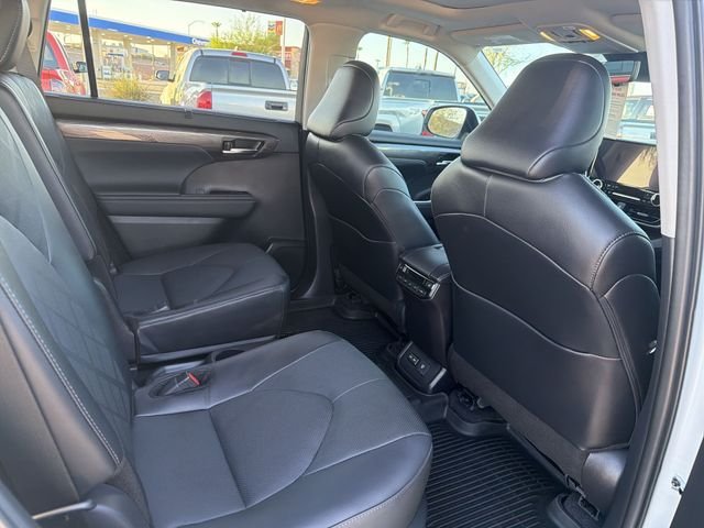 2024 Toyota Highlander Platinum - Photo 30