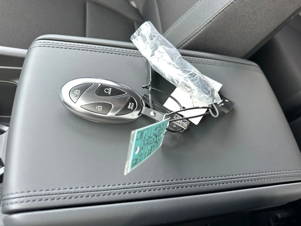 Used 2026 Shimmering Silver Pearl Hyundai SE image 27