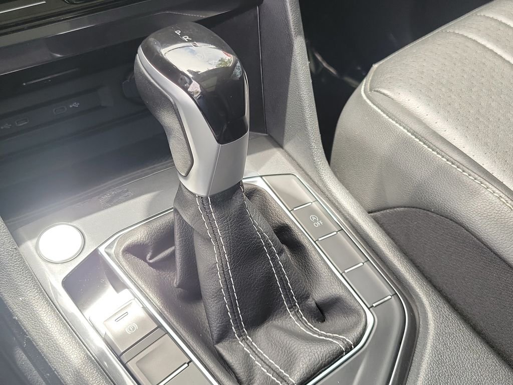 Certified Used 2024  Volkswagen 2.0T SE image 24