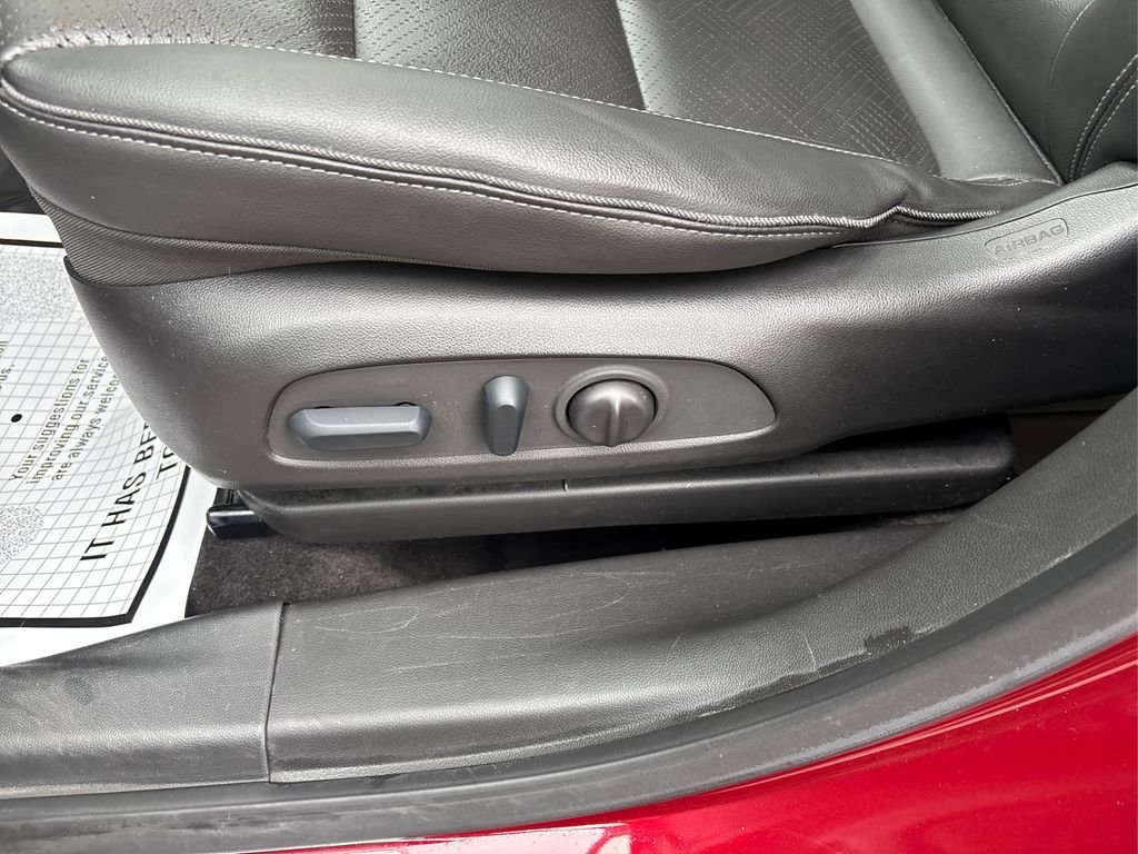 Used 2023 Red Buick Essence image 36