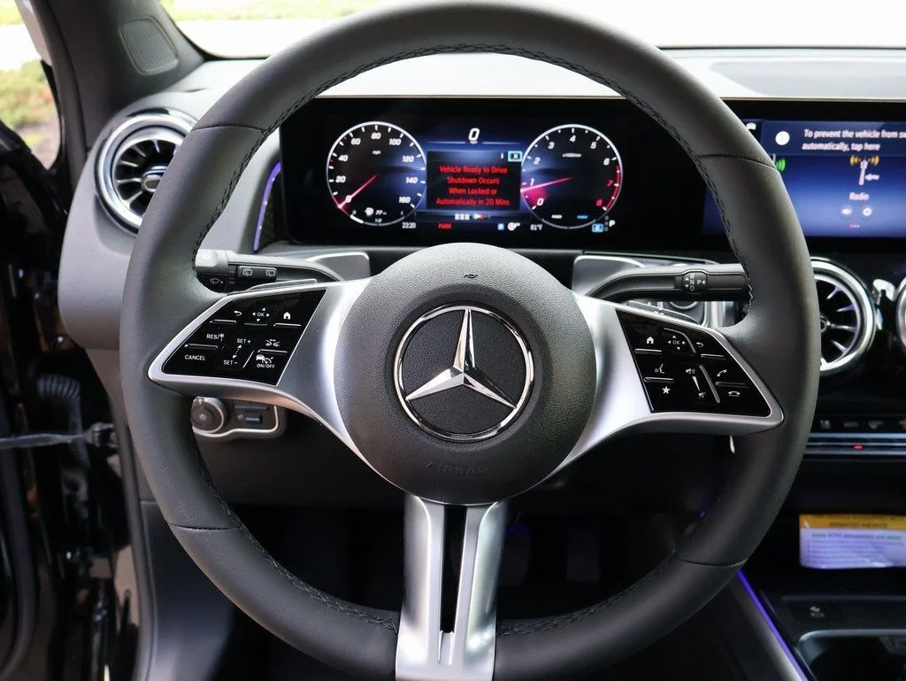 Used 2025 Night Black Mercedes-Benz GLB 250 image 31