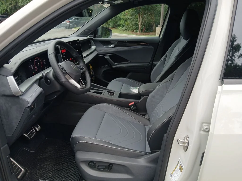 New 2026 Beige Volkswagen 2.0T SE R-Line Black image 9