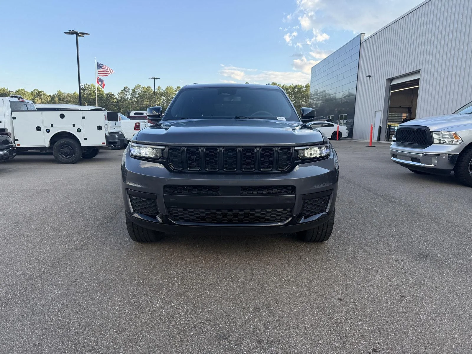 Used 2023 Baltic Gray Metallic Clearcoat Jeep Altitude image 2