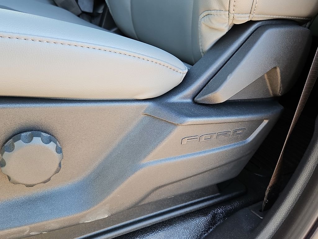 New 2026 Oxford White Ford F-350® XL image 19