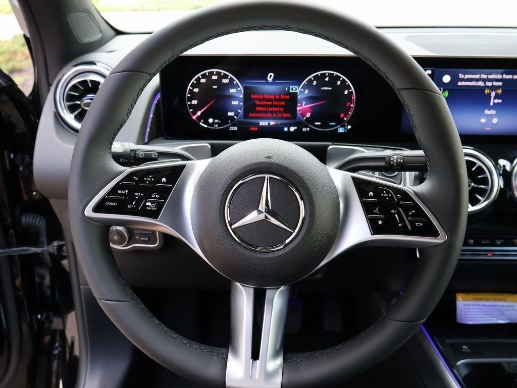 Used 2025 Night Black Mercedes-Benz GLB 250 image 31