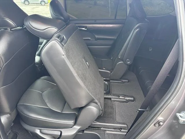 2024 Toyota Highlander Platinum - Photo 38