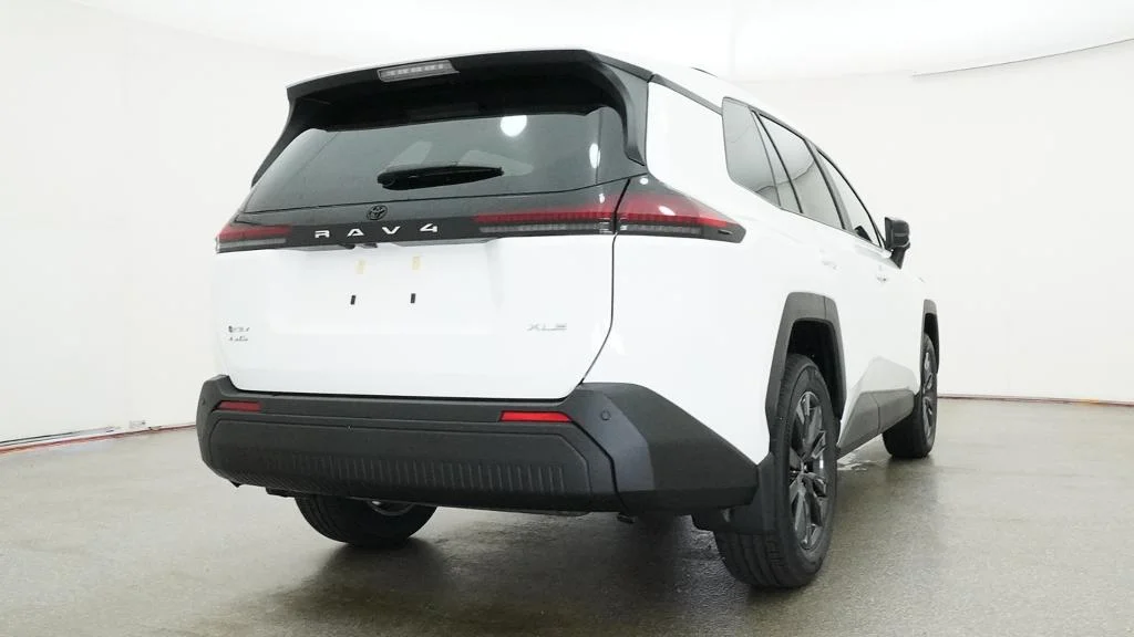 New 2026 Ice Cap Toyota XLE Premium image 21