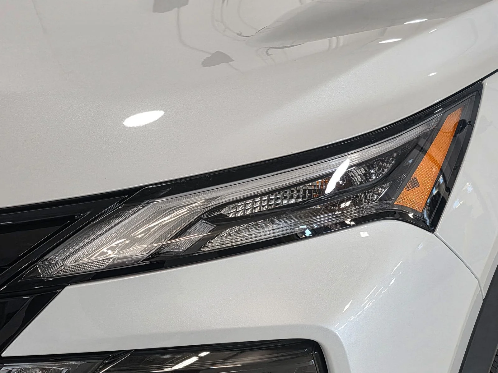 New 2026 Everest White Pearl TriCoat Nissan Dark Armor™ image 13