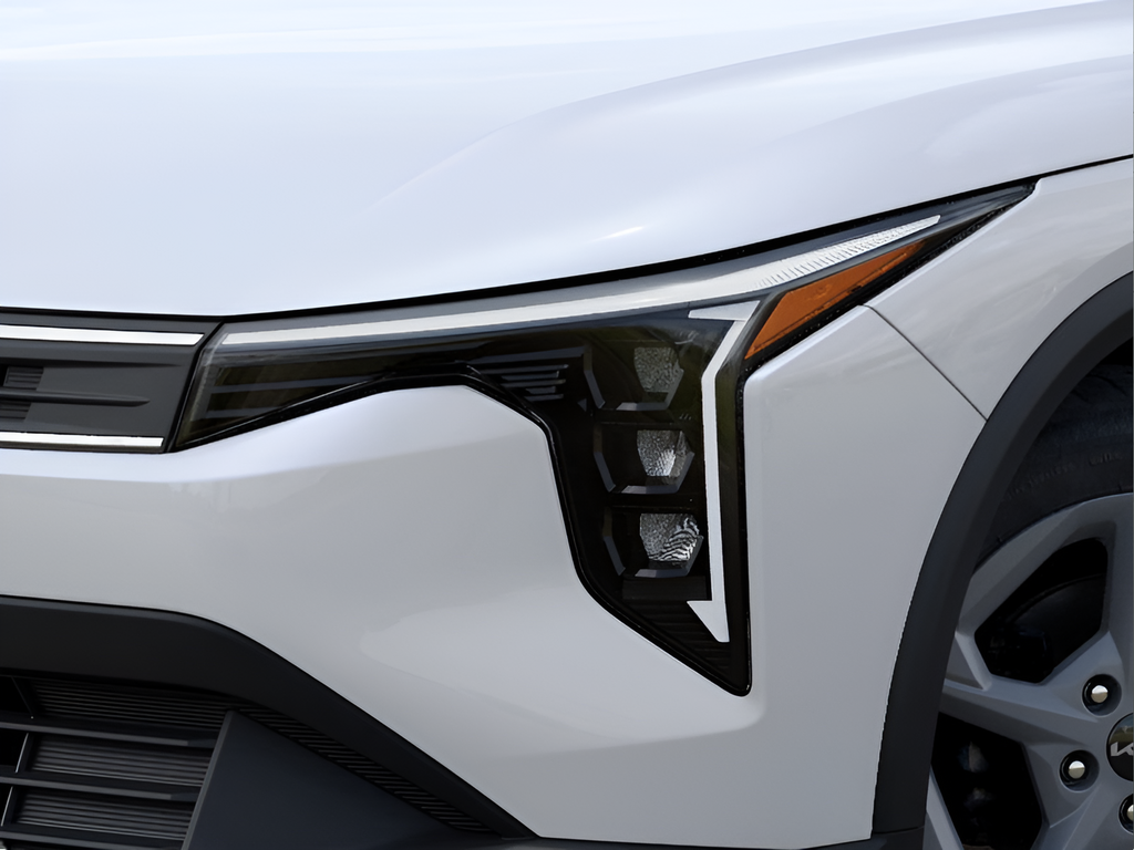 Used 2025 White Kia LXS image 11
