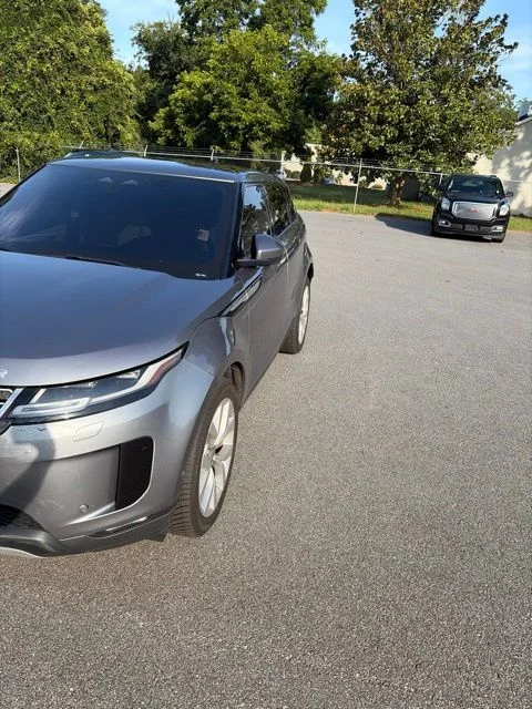 Used 2021  Land Rover SE image 2