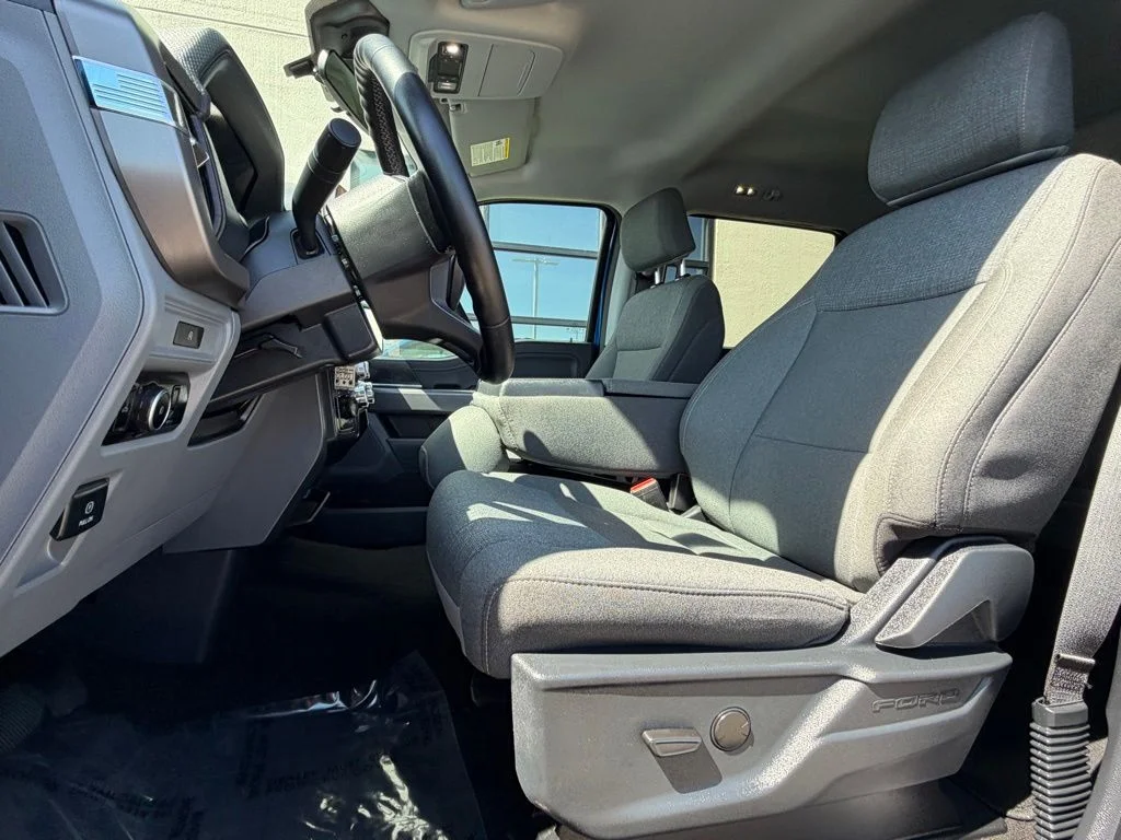 Used 2025 Blue Ford XLT image 7