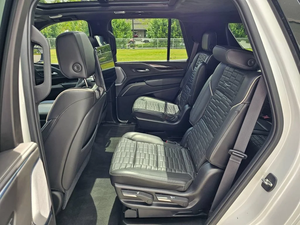 Used 2021 CRYSTAL WHITE TRICOAT Cadillac Sport Platinum image 17