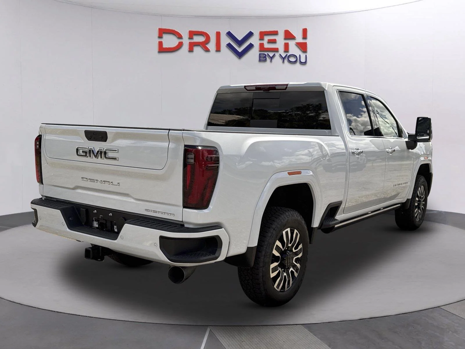New 2026 Glacier White Tricoat GMC Denali Ultimate image 4
