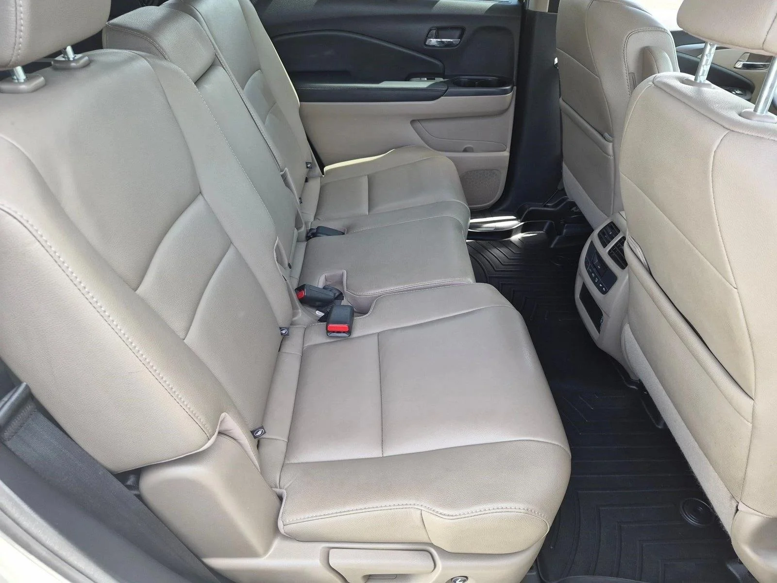 Used 2019 White Diamond Pearl Honda EX-L image 19