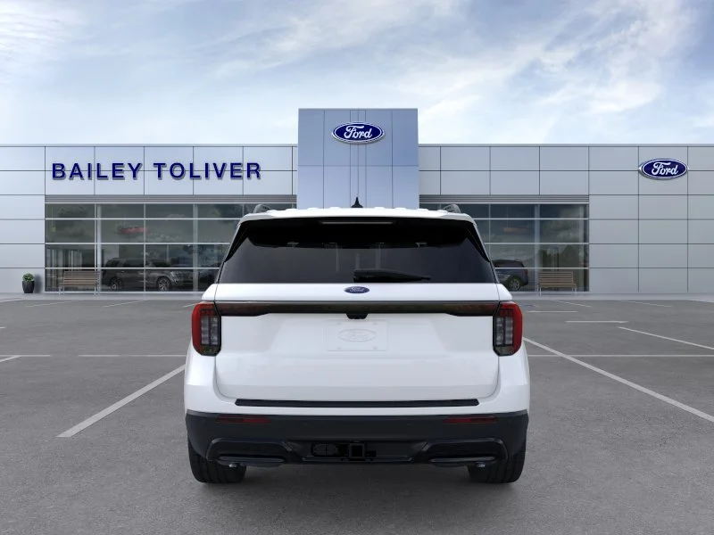 New 2026 Star White Metallic Tri-Coat Ford ST-Line image 30