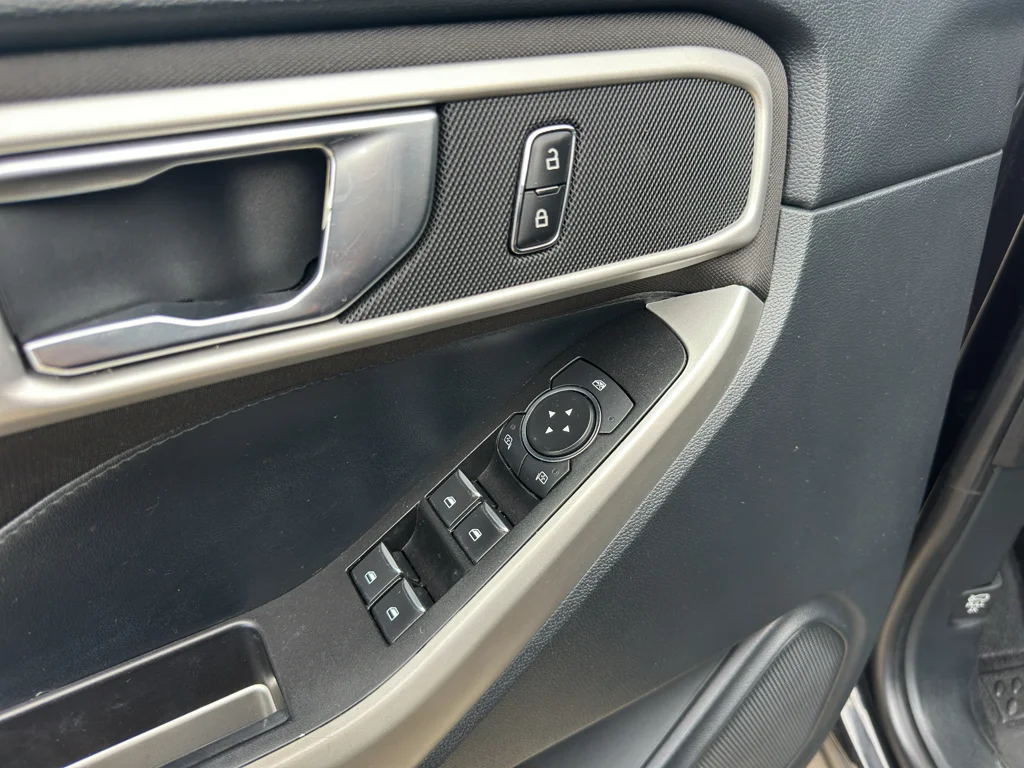 Used 2020 Agate Black Metallic Ford XLT image 14