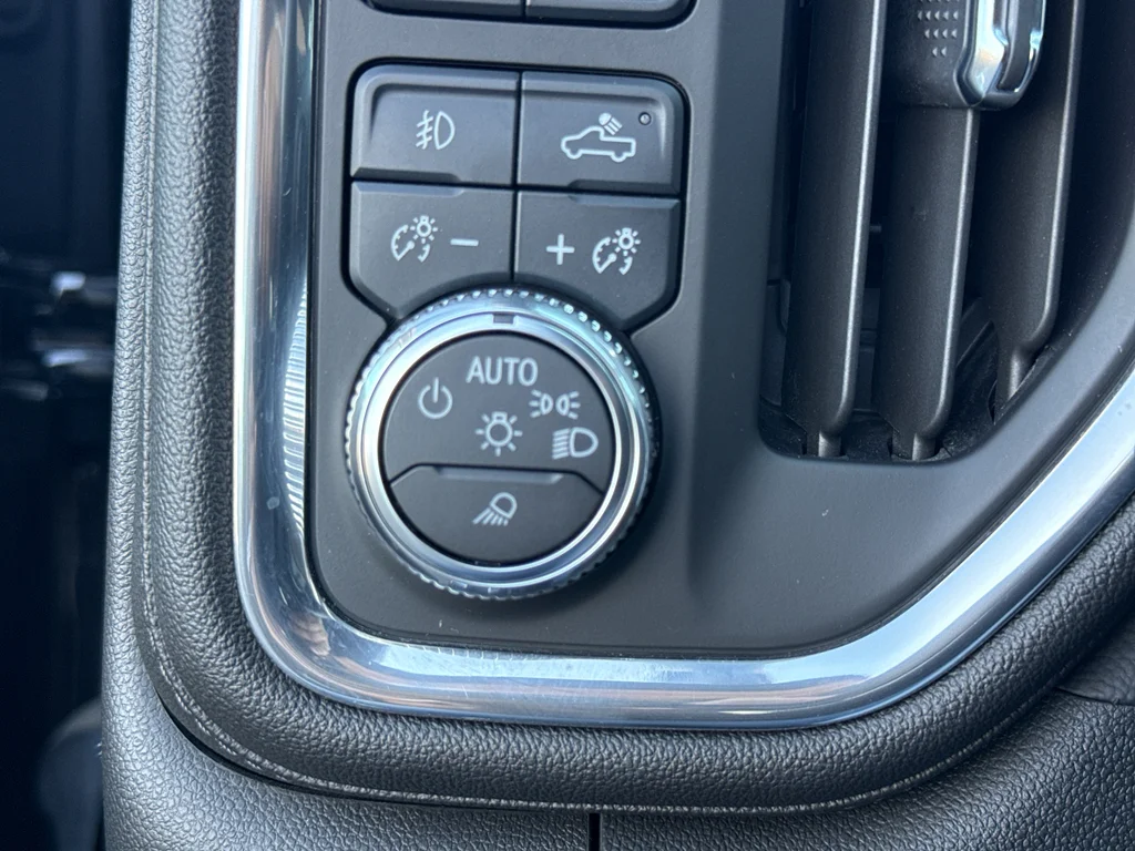 Used 2021 Onyx Black GMC Denali image 21