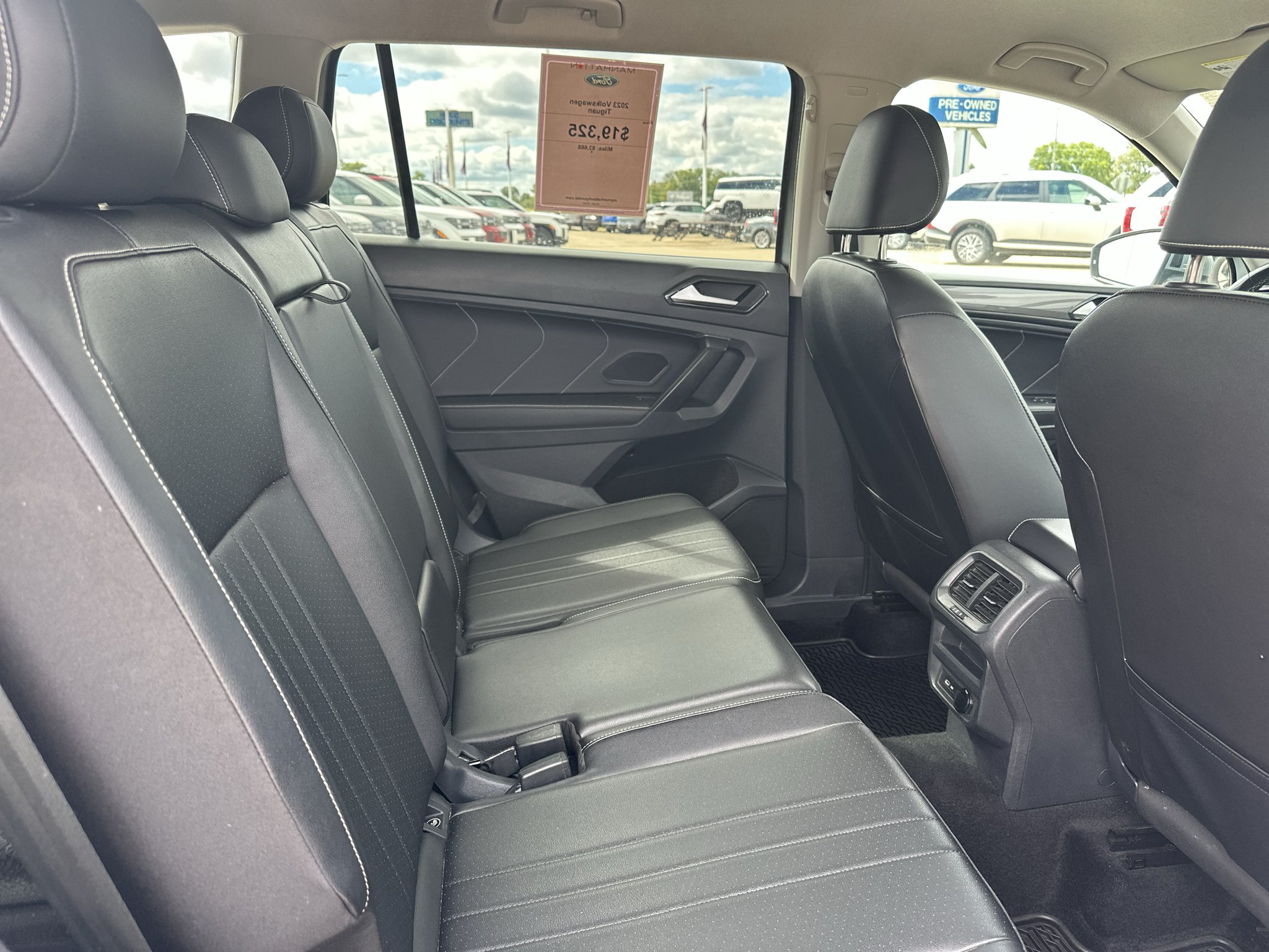 Used 2023 Pyrite Silver Metallic Volkswagen SE image 4