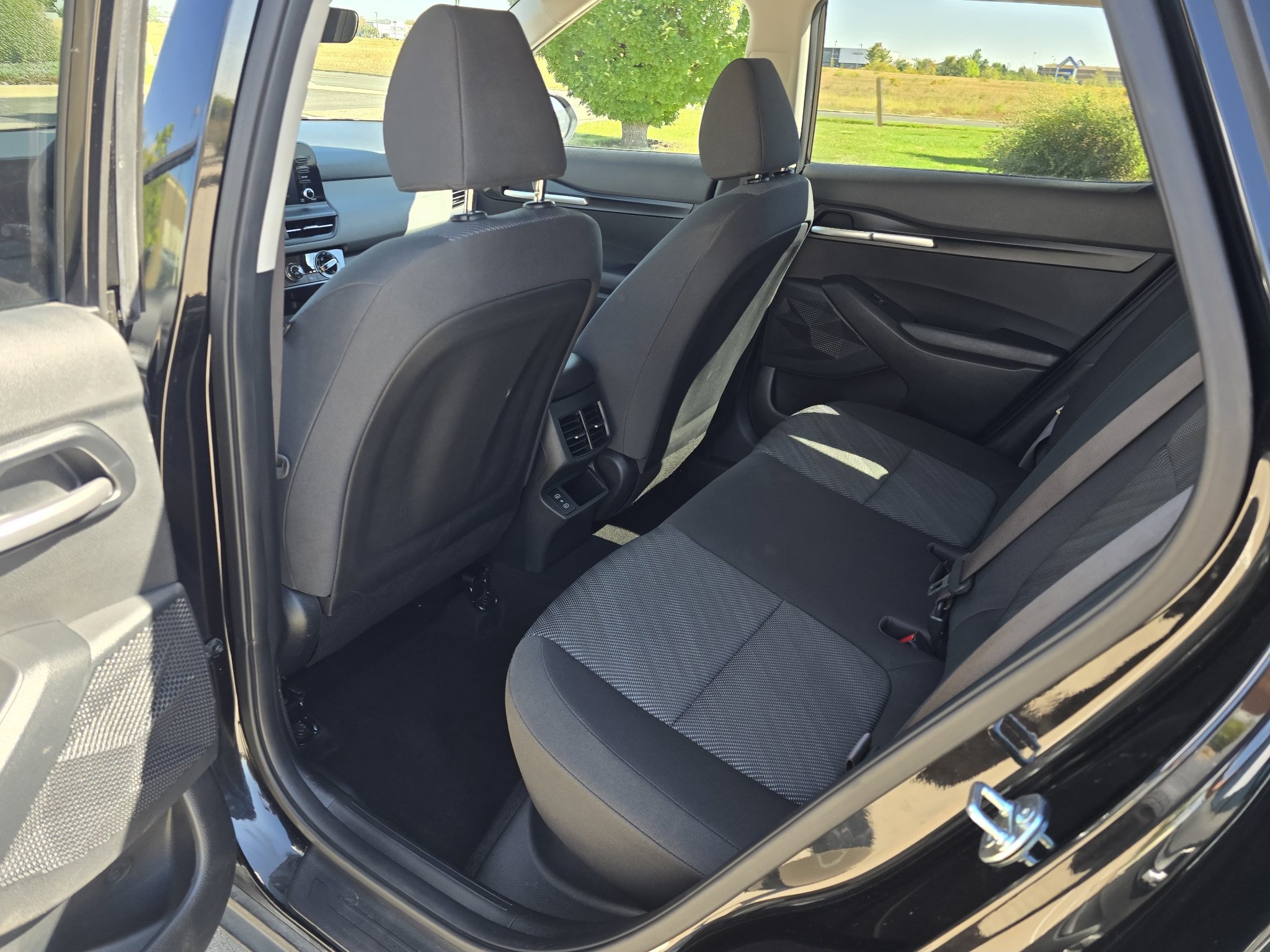 Used 2024 Fusion Black Kia LX image 15