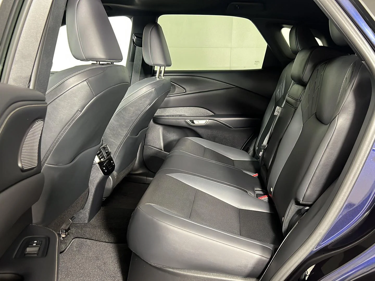 Used 2024  Lexus RX 350 image 13
