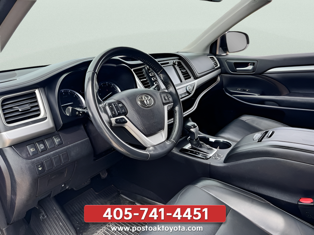 Used 2018 Gray Toyota XLE image 26