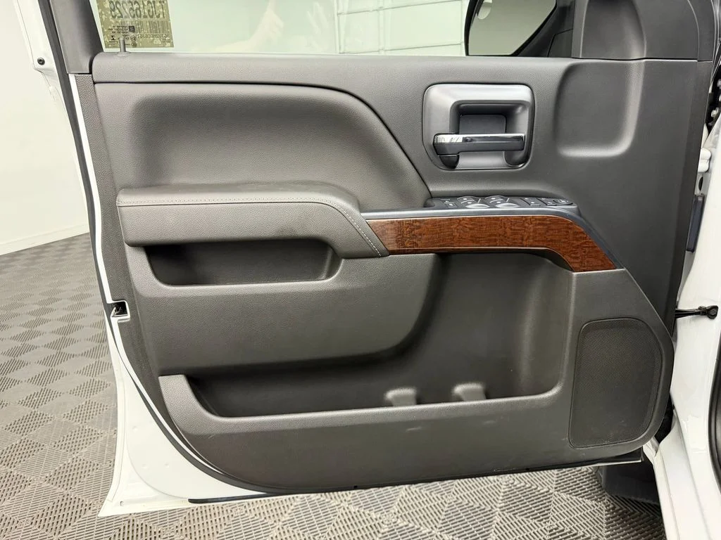 Used 2018 Summit White GMC SLE image 25
