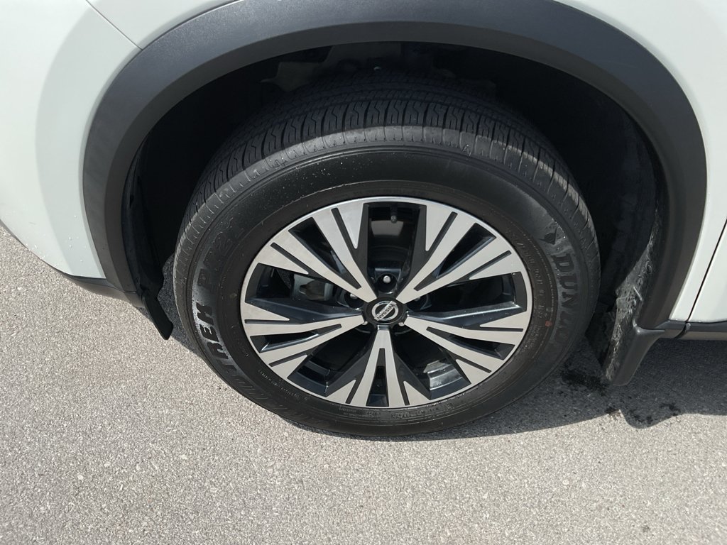 Used 2021 Pearl White Tricoat Nissan SV image 5