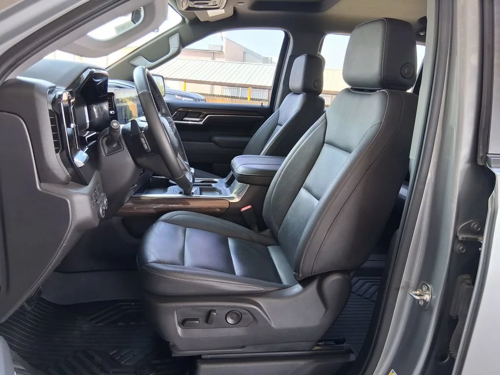 Used 2025 Sterling Gray Metallic Chevrolet LT Trail Boss image 19