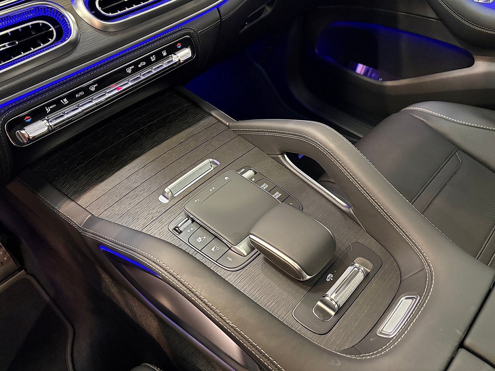 New 2027 MANUFAKTUR Moonlight White Metallic Mercedes-Benz AMG® GLE 53e image 55