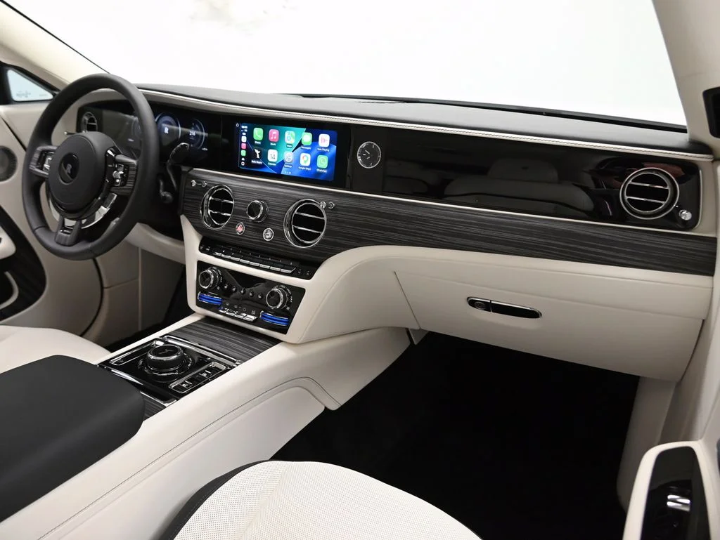 Certified Used 2025 Arctic White Rolls-Royce  image 17
